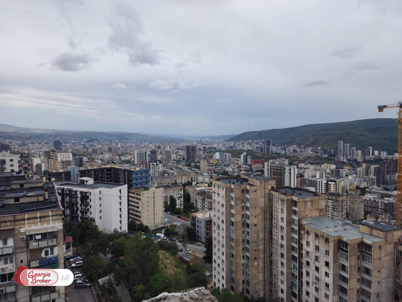 продается квартира с новым ремонтом 3-комнаты